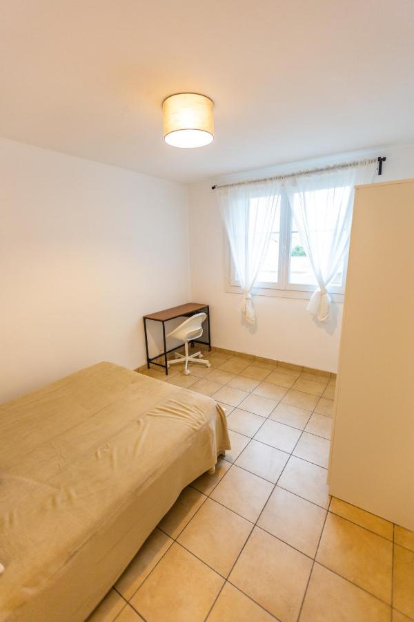 Superbe T4 Renove Spacieux Avec Stationnement Libre Et Gratuit Marseille Exterior photo